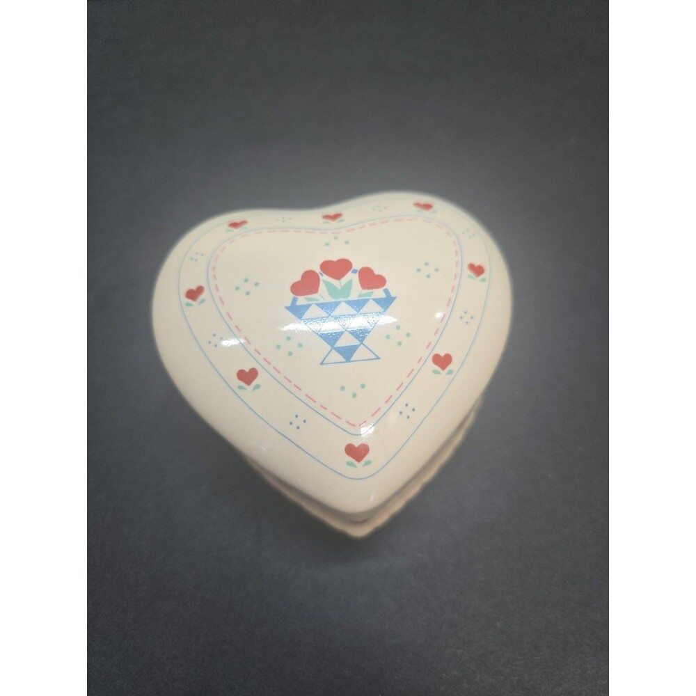 Vintage Russ Berrie Heart Ceramic Trinket Box Folk Art Basket Hearts Cottagecore